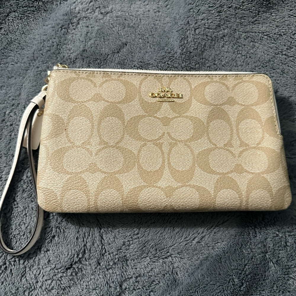 Coach Tan Wristlet - excellent condition